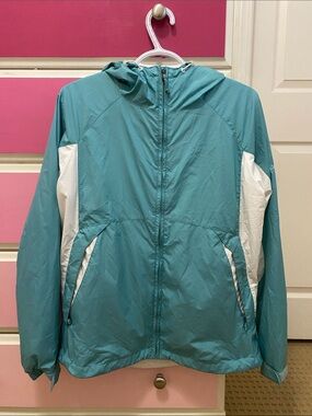 Columbia blue omni shield windbreaker jacket